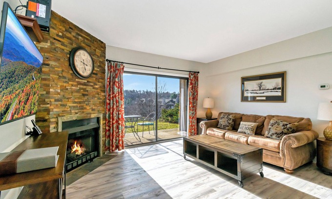 Blowing Rock Condo | Wren 102 | Fireplace, Restaurant, Pool, Spa