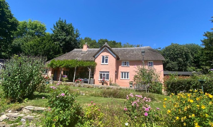 Honiton House | Wrens Cottage