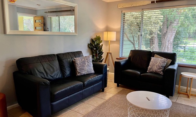 Waterhouse House | Wrentree - - Pet Friendly Outside Inside is NEG case by case - 26B Laurel Tce