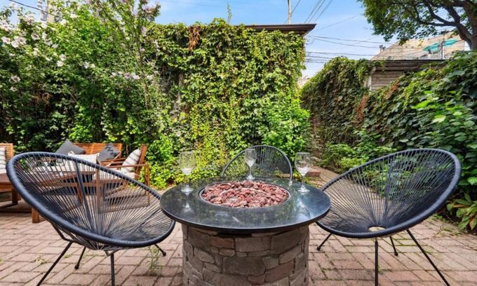 Lakeview Apartment | Wrigley 4BR Home, Sleeps 10, Firepit