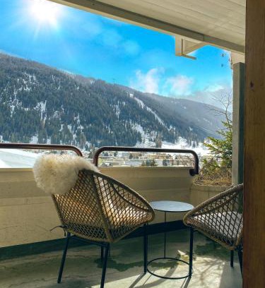 Davos-Platz Apartment | Wunderstay Alpine 403 Centric Studio Balcony/View