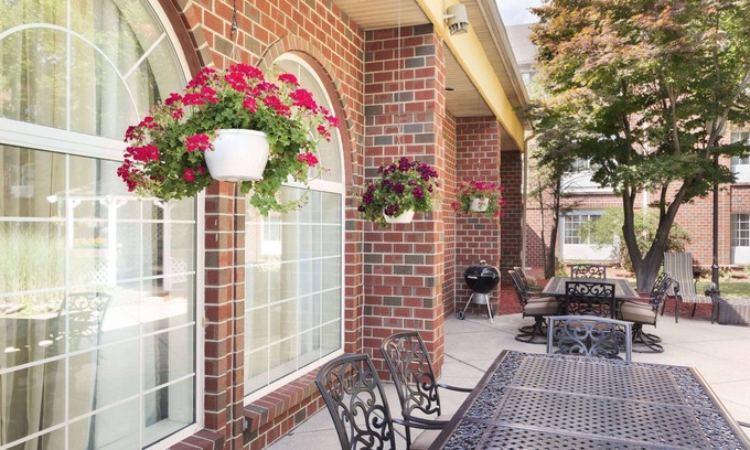 East Paris Hotel | Wyndham Garden Grand Rapids Airport