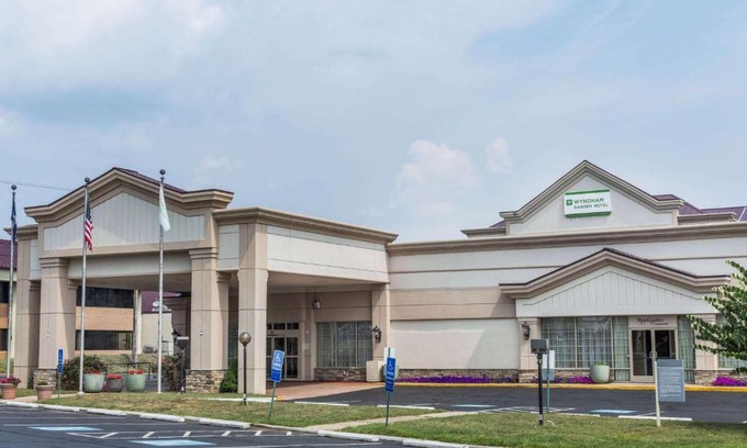 Lakeview Hotel | Wyndham Garden Manassas