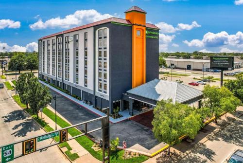 Wichita Hotel | Wyndham Garden Wichita Downtown