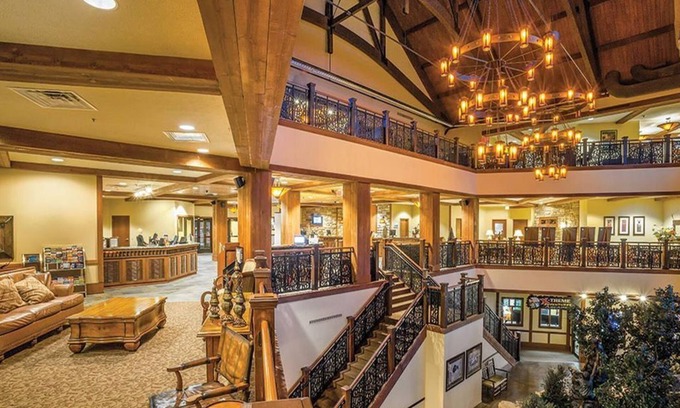 Lake Delton Condo | Wyndham Glacier Canyon 2 Bedroom Dlx-8 FREE All Access Water Park Passes Incl.