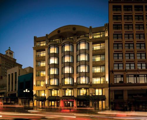 Gaslamp Quarter House | Wyndham Harbour Lights Studio Apartment with Resort Access