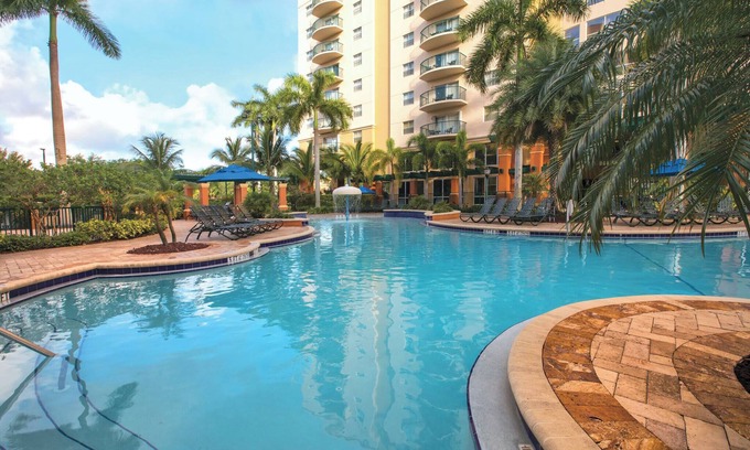 Survey Creek Condo | Wyndham Palm-Aire | 2BR Suite Pool & Resort Access