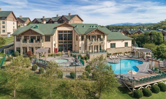 Sevierville Condo | Wyndham Smoky Mountains|2BR/2BA Balcony King Suite