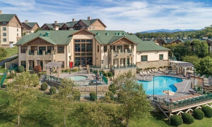 Sevierville Condo | Wyndham Smoky Mountains|2BR/2BA Balcony King Suite