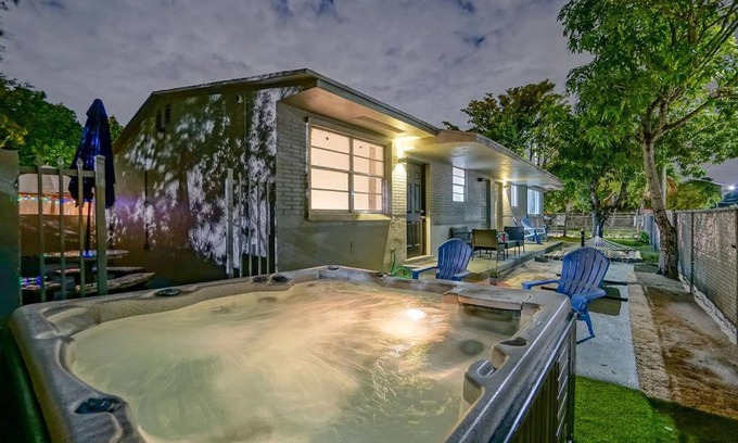 Allapattah House | Wynwood Bungalow Hottub & Pking