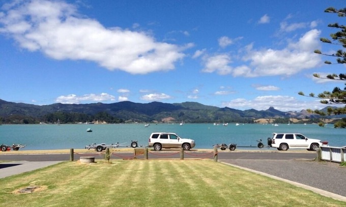 Coromandel House | Wyuna Bay Waterfront Bach - Coromandel Harbour