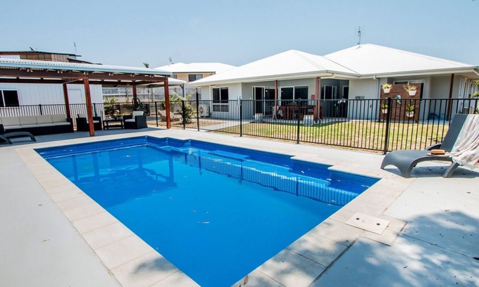 Agnes Water House | WYUNA - CLEAR WATER - amazing pool, air conditioned plus boat parking