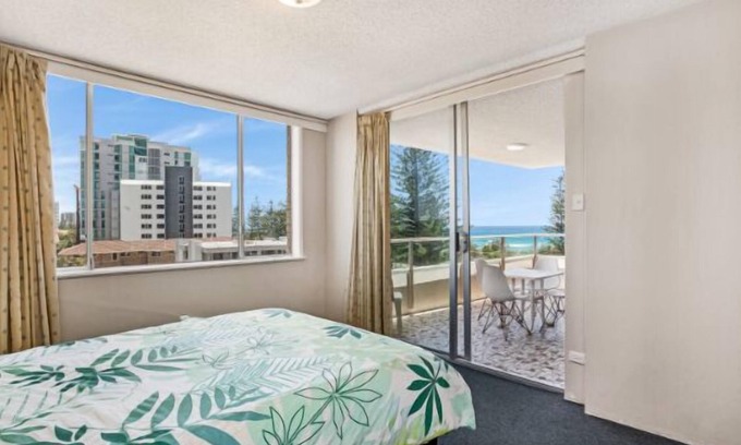 Burleigh Heads Apartment | Wyuna - Walking distance to burleigh