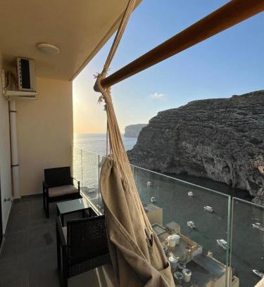 Xlendi Apartment | Xlendi - Seafront 2 Bedroom Apartment, Fully Air-conditioned and equipped with all amenities