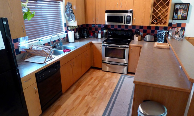 Big Sky House | XMAS IN JULY = FREE Night & Summer Fun! 3br, 3ba, Spa, Bikes, Gourmet Kitchen