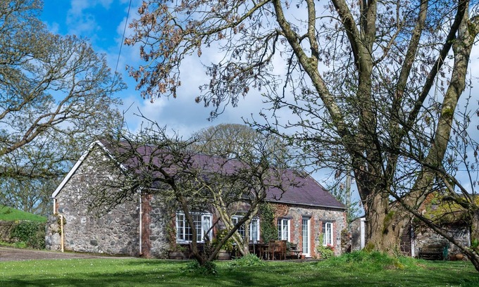 Bontnewydd Cottage | Y Berllan - sleeps 6 guests in 3 bedrooms