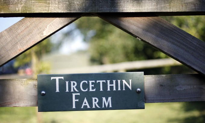 Llanrhidian Higher House | Y Beudy - Luxury Barn Conversion at Tir-Cethin Farm on The Gower