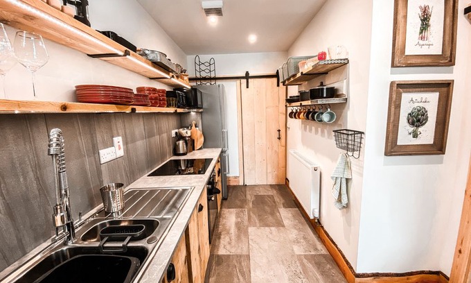Llandyssiliogogo Cabin | Y Beudy - New Quay - Ceredigion