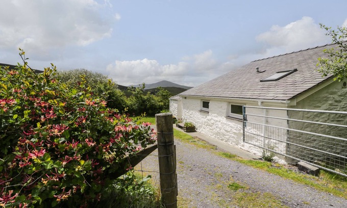 Gallt Y Foel Cottage | Y BWTHYN, pet friendly, character holiday cottage in Llanberis