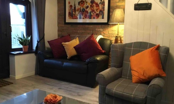 Spittal Apartment | Y Bwythyn - Lovely cottage in village of Spittal