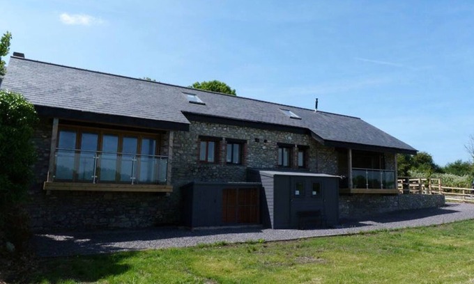 Barry House | Y Cudyll Coch in the beautiful Cardiff