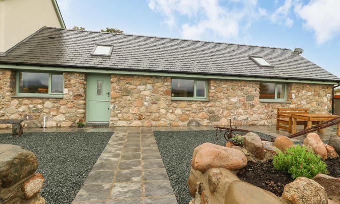 Bont Newydd House | Y Felin The Granary