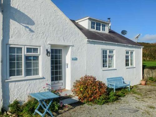 Holyhead House | Y Lleiaf