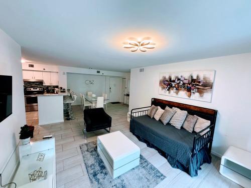 Aventura Apartment | Yacht Club Miami Suite 2 Bedroom and 2 Bathroom With Baby Crib & Free Parking