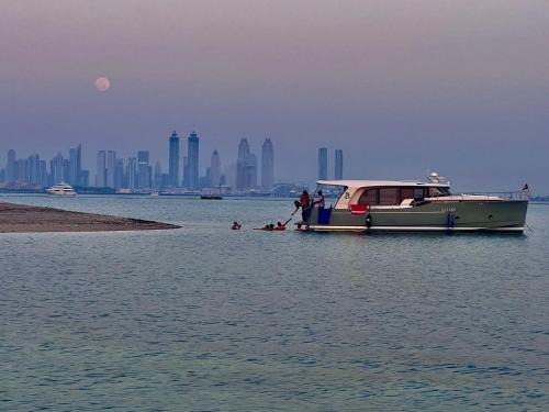 Jumeirah Boat Rental | Yacht Experience - Stella Romana