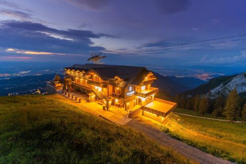 Rasnov Hotel | Yager Chalet