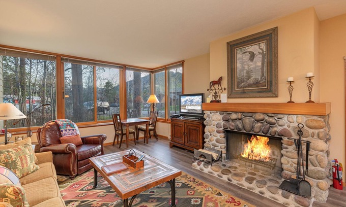 Moose Wilson Road Condo | Yampa 2414: The Aspens-Beautiful Sunny 1st Fl Condo-Large Family Rm