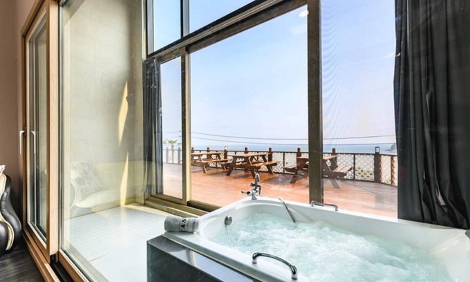 Dolsan-eup House | Yangyang Casa 413 Pension
