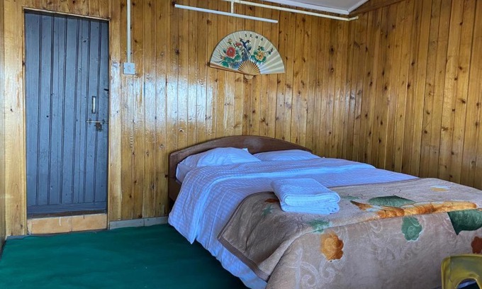 Rishop Hotel | Yankee Village Retreat Reshop