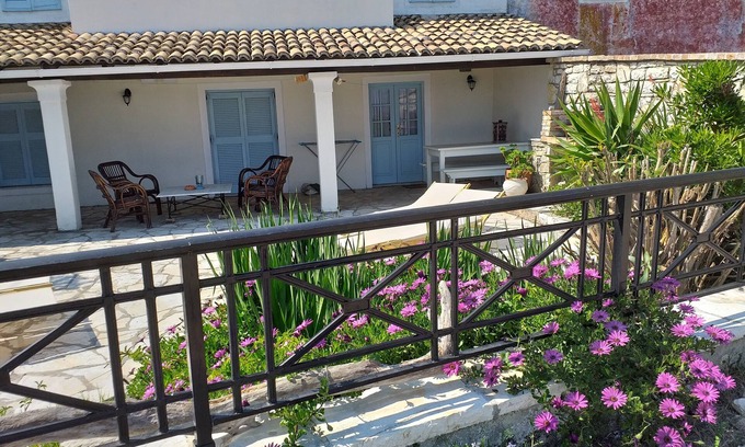 Kassiopi Apartment | Yannys Beach House