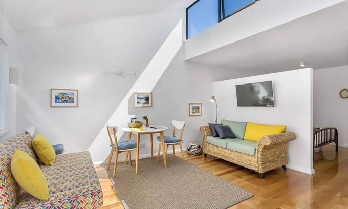 North Hobart Apartment | Yardley on Argyle A Peaceful Hobart Studio