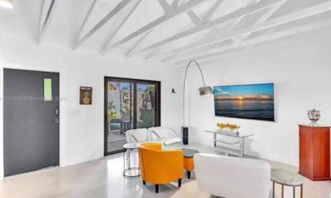 Oakland Park House | YDarshHome-2