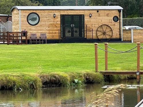Stafford Apartment | Ye Old Lambing Lodge - Spring Paddock