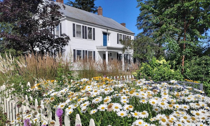 Fryeburg House | 'Ye Olde Inn' Fryeburg Historic Home on Main St!
