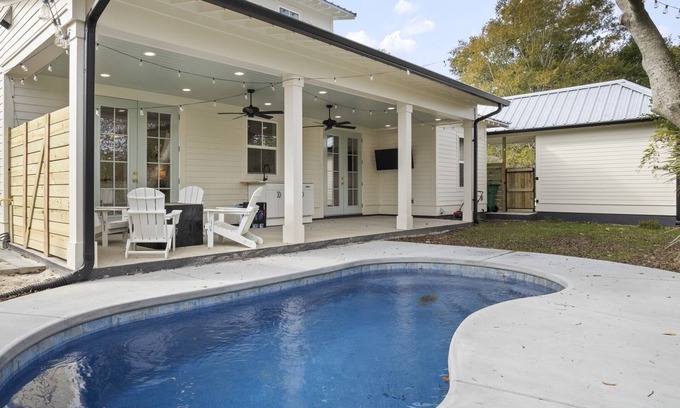Bay St Louis House | Yeah, Bay-by! Modern Farmhouse in Old Town Bay Saint Louis