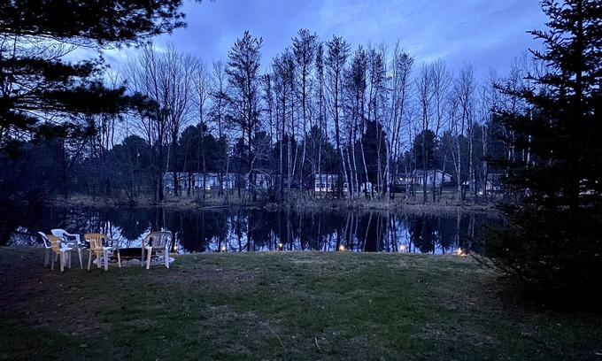 St. Helen Cabin | Year round cozy cabin on Trout haven Pond, close to trails & Lake St. Helen