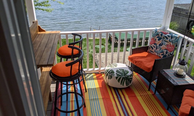 Portsmouth Cottage | Year-round Newly Renovated Waterfront Cottage on Blue Bill Cove