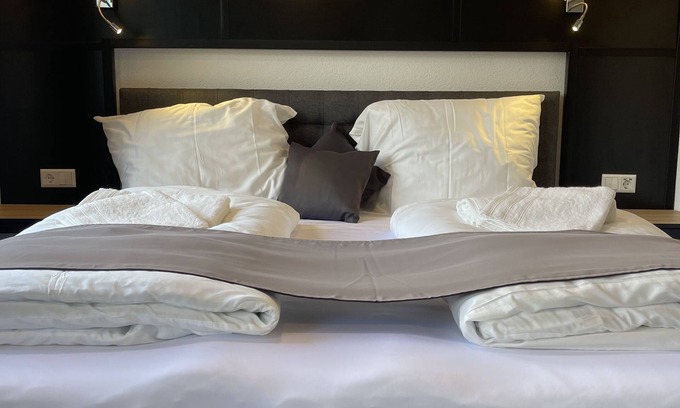 Guenzburg Hotel | Yebs Hotel