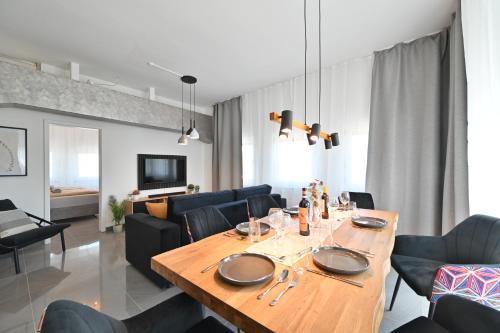 Nordstadt Apartment | Yello Homes - Luxus Loft für bis zu 7 Personen nähe Airport & Messe, Tischfußball & Whirlpool