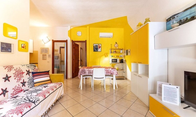 Santa Margherita di Pula Apartment | Yellow House with garden, 130 meters from the beach