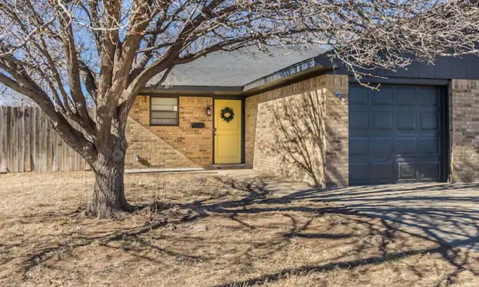 Amarillo House | Yellow City Retreat near hospitals, dining & I-40!