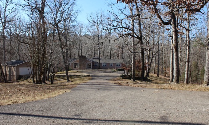Counce House | Yellow Creek Lodge on Pickwick Lake with private boat house