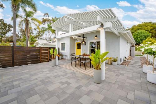 Encinitas House | Yellow Door Beach House close to Moonlight Beach and LEGO Land