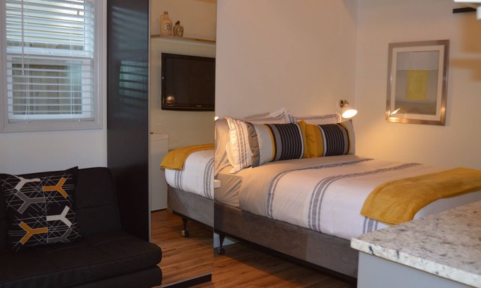 Talahi Island Cottage | Yellow door carriage house