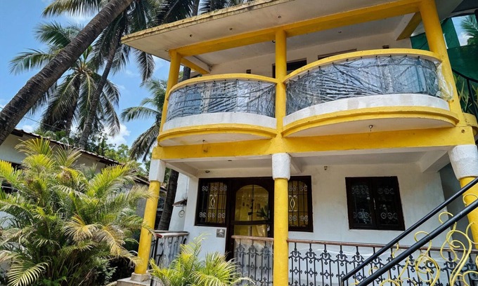 Anjuna Villa | Yellow Haven 4BR Villa in Goa by Homeyhuts