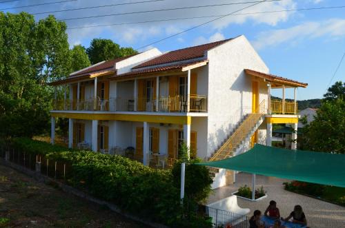 Kavos Apartment | Yellow House